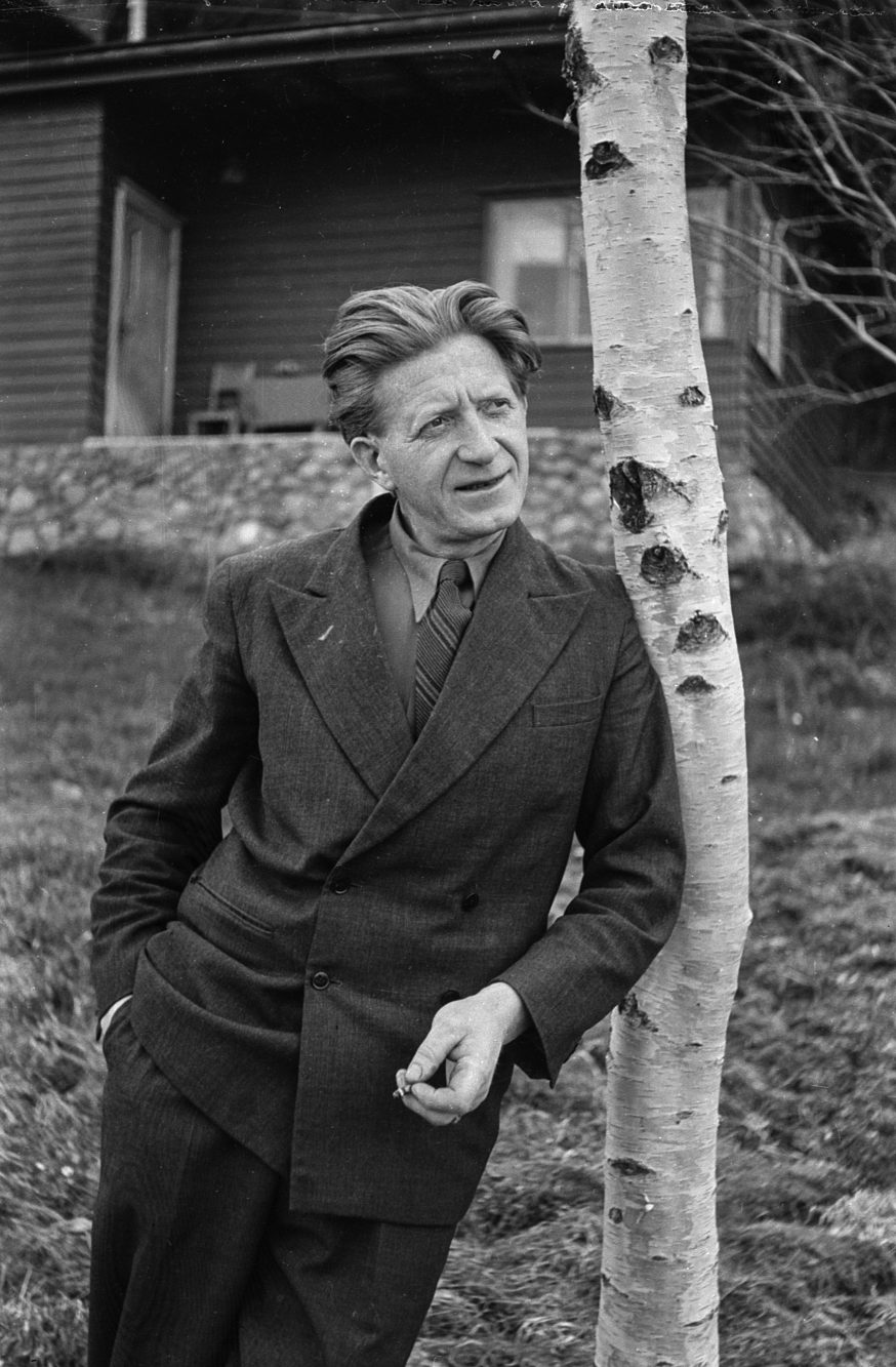 Gunnar Haukebo hjemme pa Haukeboen Foto Romsdalsmuseets fotoarkiv